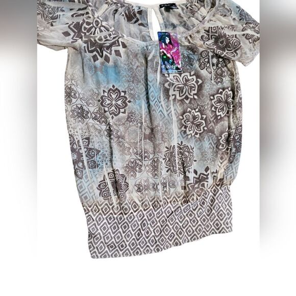 Women's FANG Short Sleeve Top Small - Picture 2 of 4